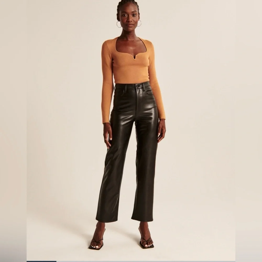 Abercrombie & Fitch Black Cropped Pants - Picture 1 of 9